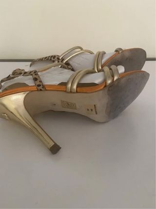 Sandali Guess oro-maculato