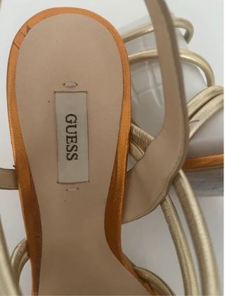 Sandali Guess oro-maculato