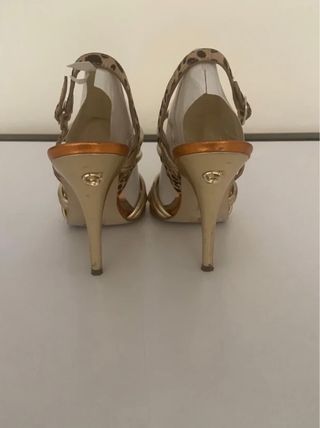 Sandali Guess oro-maculato