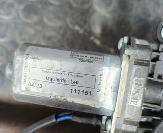ELEVALUNAS DELANTERO IZQUIERDO NISSAN ALMERA 1999