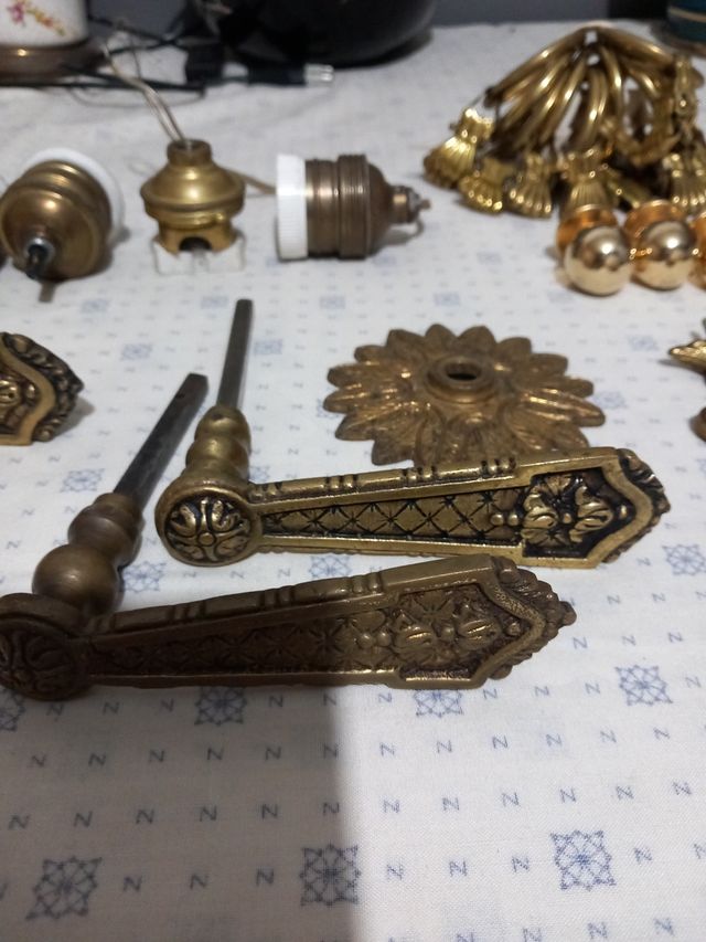 Maniglie e accessori in oro antico