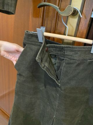 Conjunto Mango - Chaqueta y Falda Verde Oliva