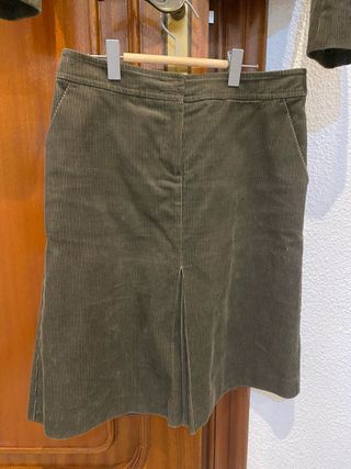 Conjunto Mango - Chaqueta y Falda Verde Oliva