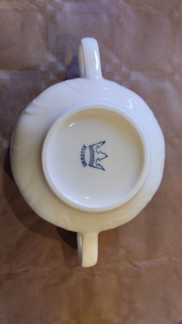Juego Allegro blanco: sopera + 6 tazas con platos