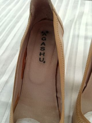 Tacones beige Agashu - Talla 36