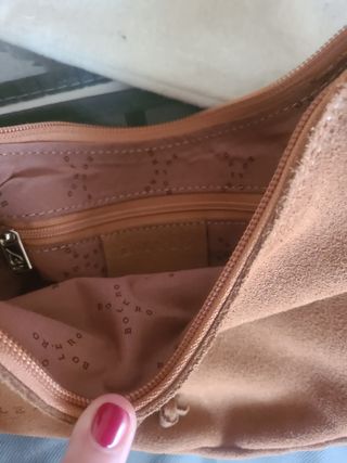 Bolso marrón con flecos y cuentas de colores