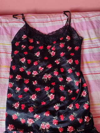 Pijama Tezenis - Satin floral rojo y negro