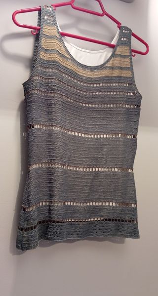 Top crochet beige y verde botella