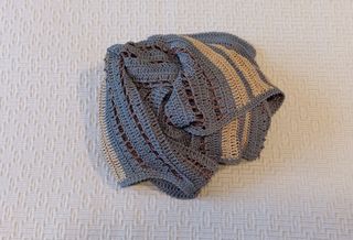 Top crochet beige y verde botella
