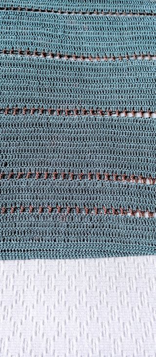 Top crochet beige y verde botella