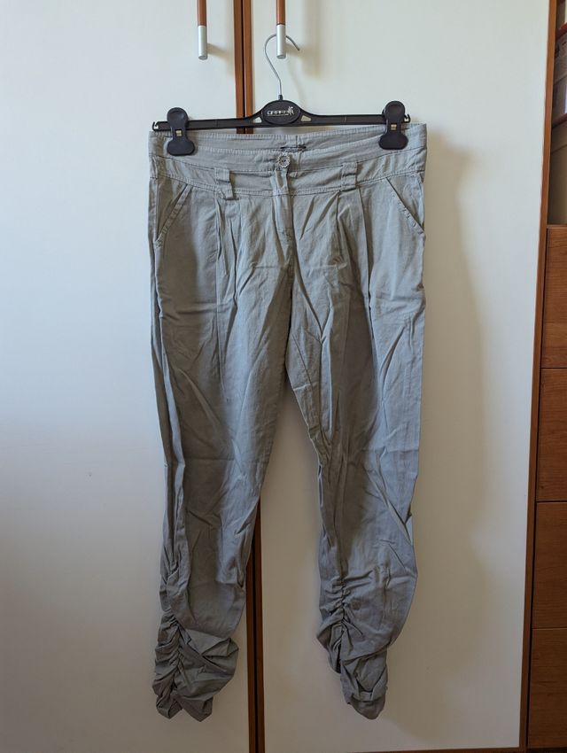 Pantaloni estivi con fondo arricciato