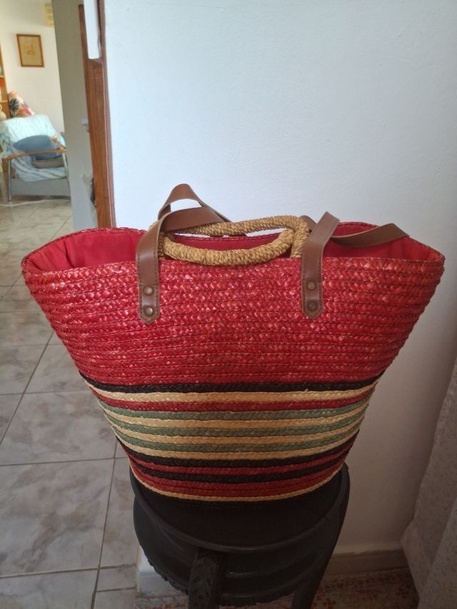 Cesta mimbre roja rayas