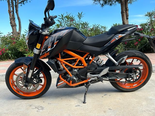 KTM Duke 390 (2015) 
