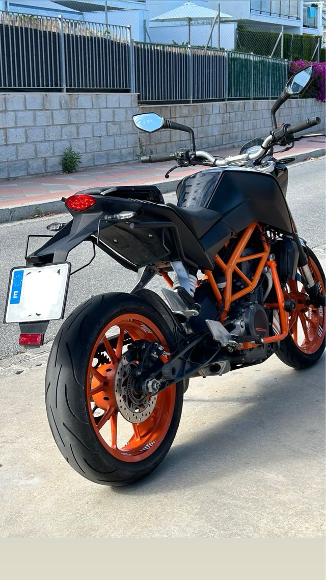 KTM Duke 390 (2015) 
