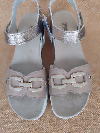 Sandalias IMAC beige y dorado