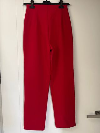 Pantalon de pinzas rojo de stradivarious