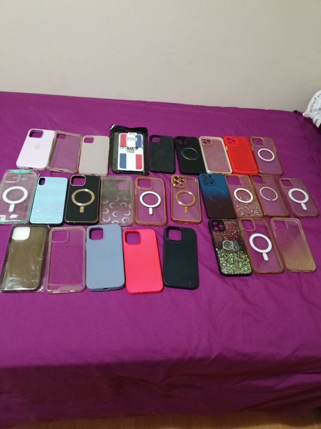 Varias Fundas iPhone.hay varias del 14 pro Max.