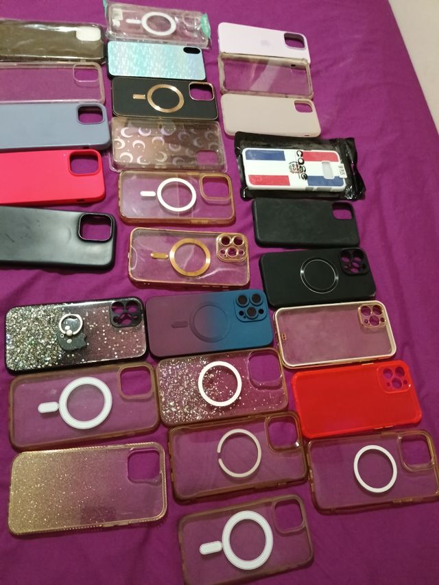 Varias Fundas iPhone.hay varias del 14 pro Max.