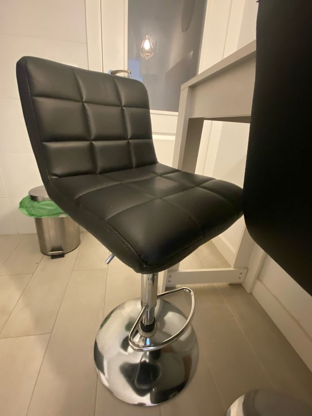 Mesa + 2 taburetes cocina