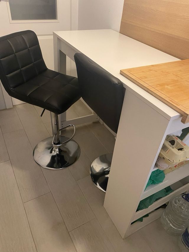 Mesa + 2 taburetes cocina