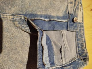 Jeans con orlo sfrangiato Bershka– stile vintage