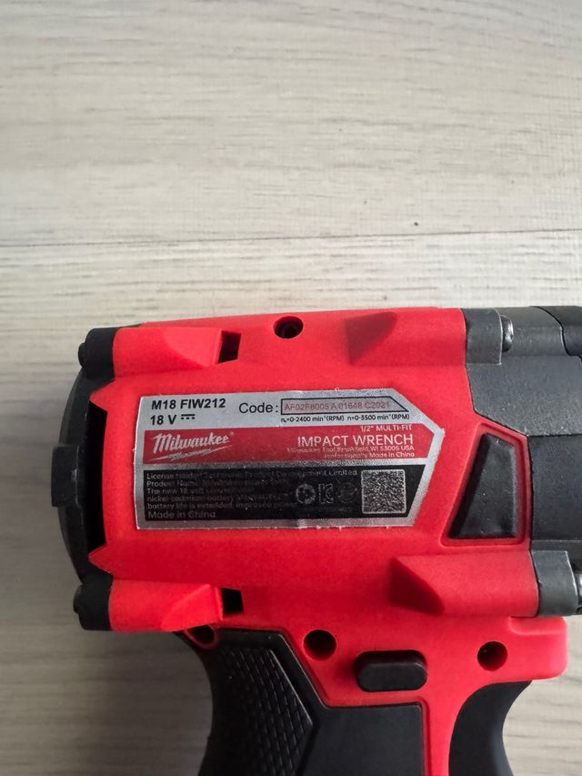 Taladro percutor Milwaukee m18 fiw212