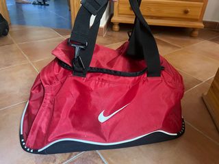 Bolso deportivo Nike rojo