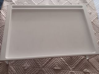 Mesa auxiliar para cama o sofá