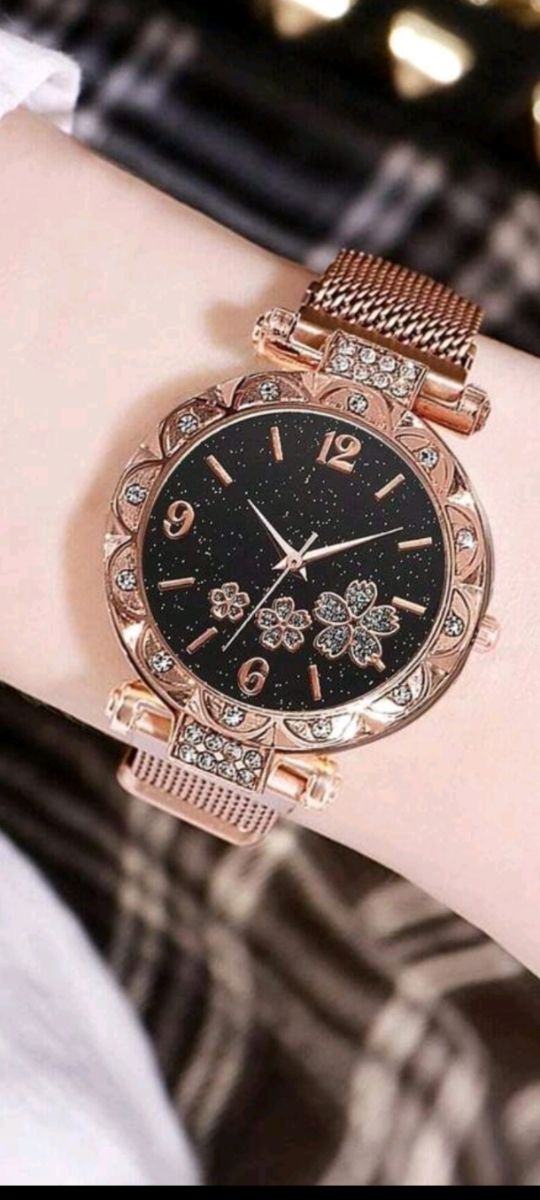 Relógio com pulseira de mulher