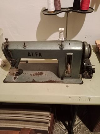 Máquina coser Alfa Antigua