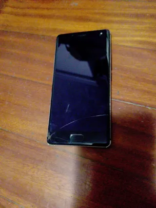 móvil Wiko Ufeel - Negro frontal chocolate detras