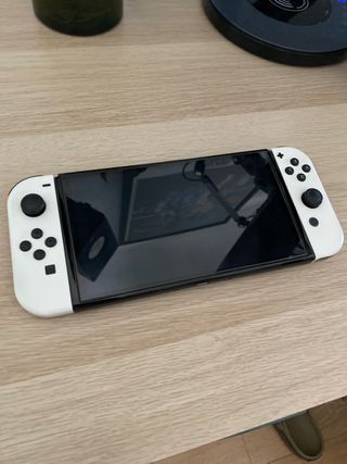 Nintendo Switch OLED blanca y negra