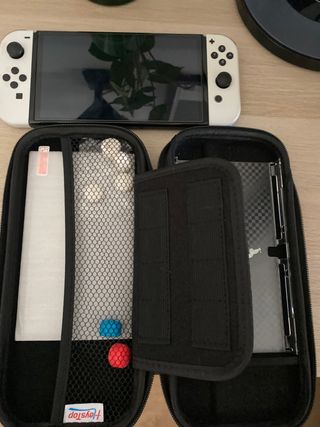 Nintendo Switch OLED blanca y negra