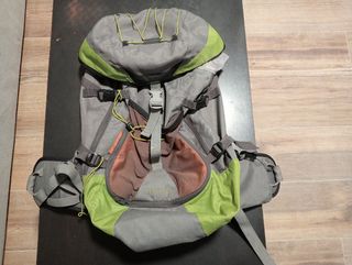 Mochila Quechua Forclaz 40L trekking