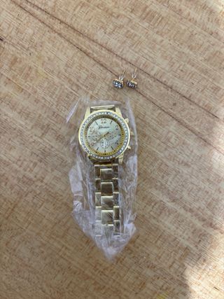 Reloj dorado Genera + pendientes