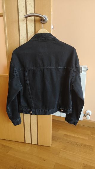Cazadora vaquera negra Pull&Bear 