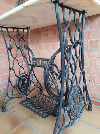 Mesa antigua Singer mármol