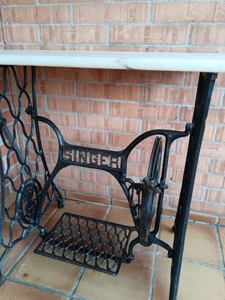 Mesa antigua Singer mármol