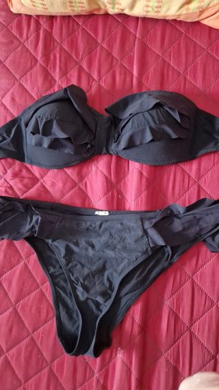 Bikini nero a fascia con 3 frappe e slip 2 frappè 