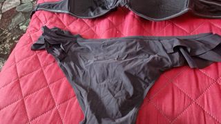 Bikini nero a fascia con 3 frappe e slip 2 frappè 