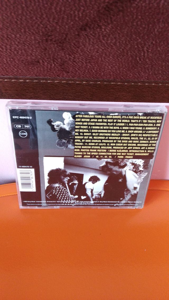 CD DOGS - SHOUT! (EPIC)