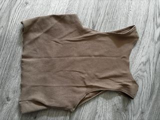 Top corto marrón