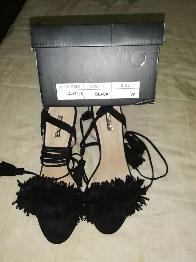 Sandalias Negras tacón Atadas