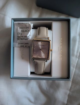 Reloj NAF NAF beige y dorado