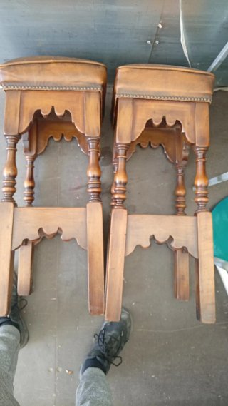 Barra bar + 2 taburetes madera