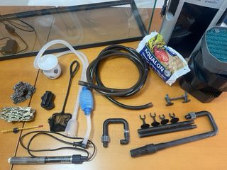 acuario de 135L con filtro y accesorios