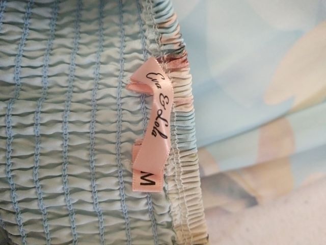 Vestido azul y blanco estampado floral