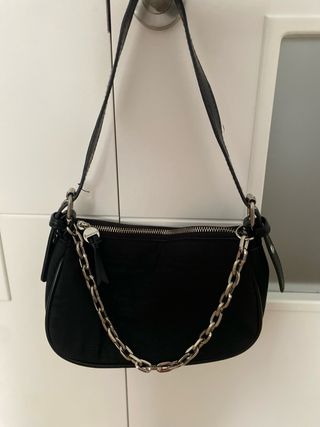 Bolso negro Stradivarius bandolera