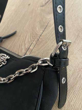 Bolso negro Stradivarius bandolera