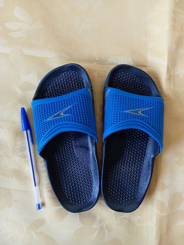 Chanclas azules Speedo 31